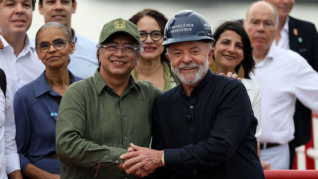 Gustavo Petro y Lula da Silva, presidente de Brasil, durante una ceremonia en el Amazonas brasileño el pasado 9 de septiembre.