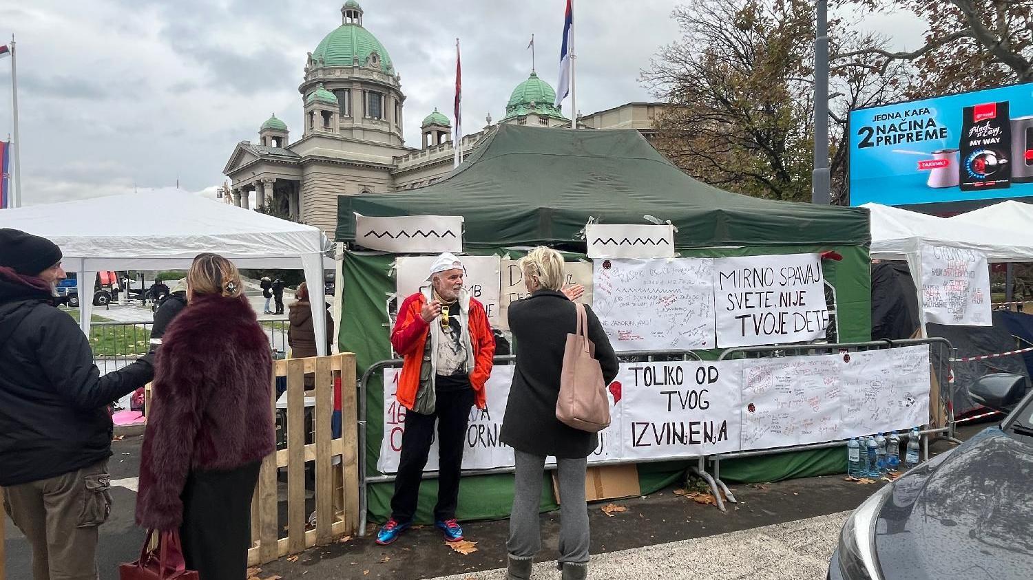 dijana hrka, dijana hrka štrajkuje glađu, šator u kojem štrajkuje glađu dijana Hrka