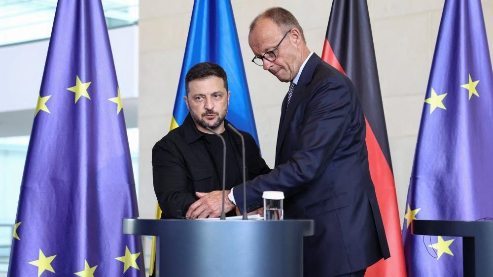 US ready to support Ukraine, Zelensky says after call with Trump