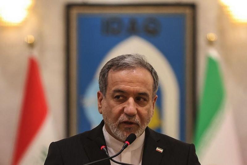 وزير الخارجية الإيراني عباس عرقجي يتحدث في مؤتمر صحفي