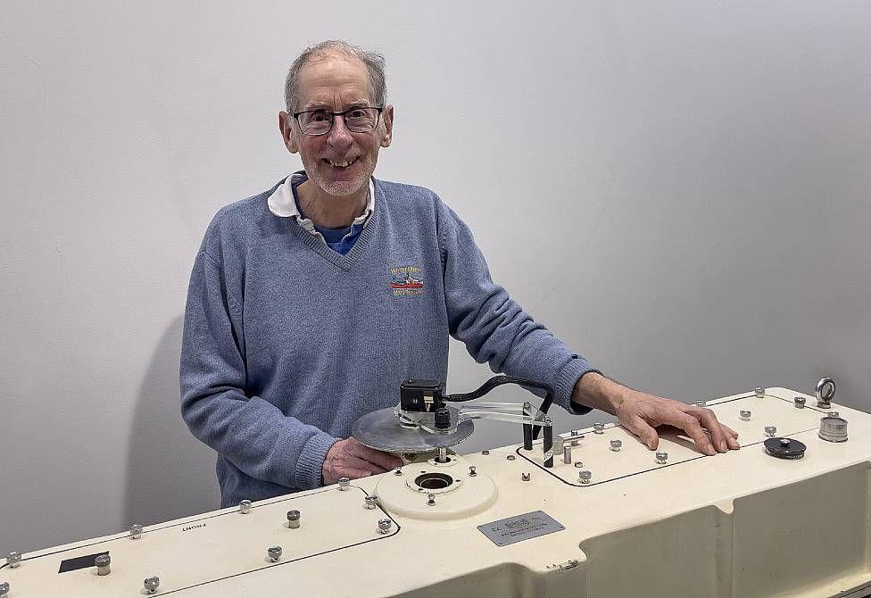 Jonathan Shanklin en la actualidad con un instrumento Dobson