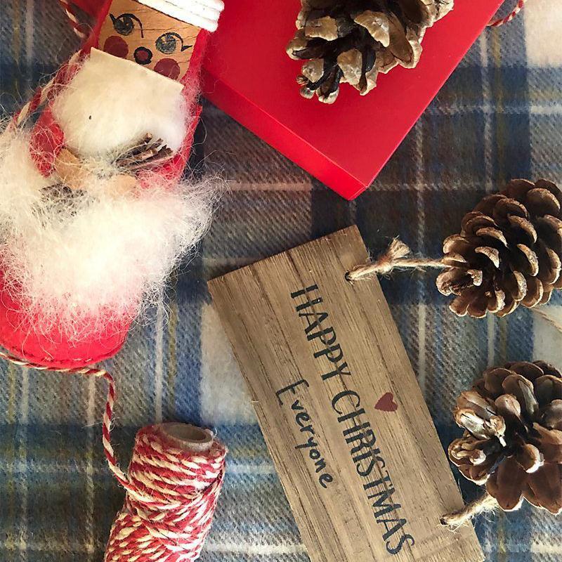 Diversas decora&ccedil;&otilde;es artesanais de Natal