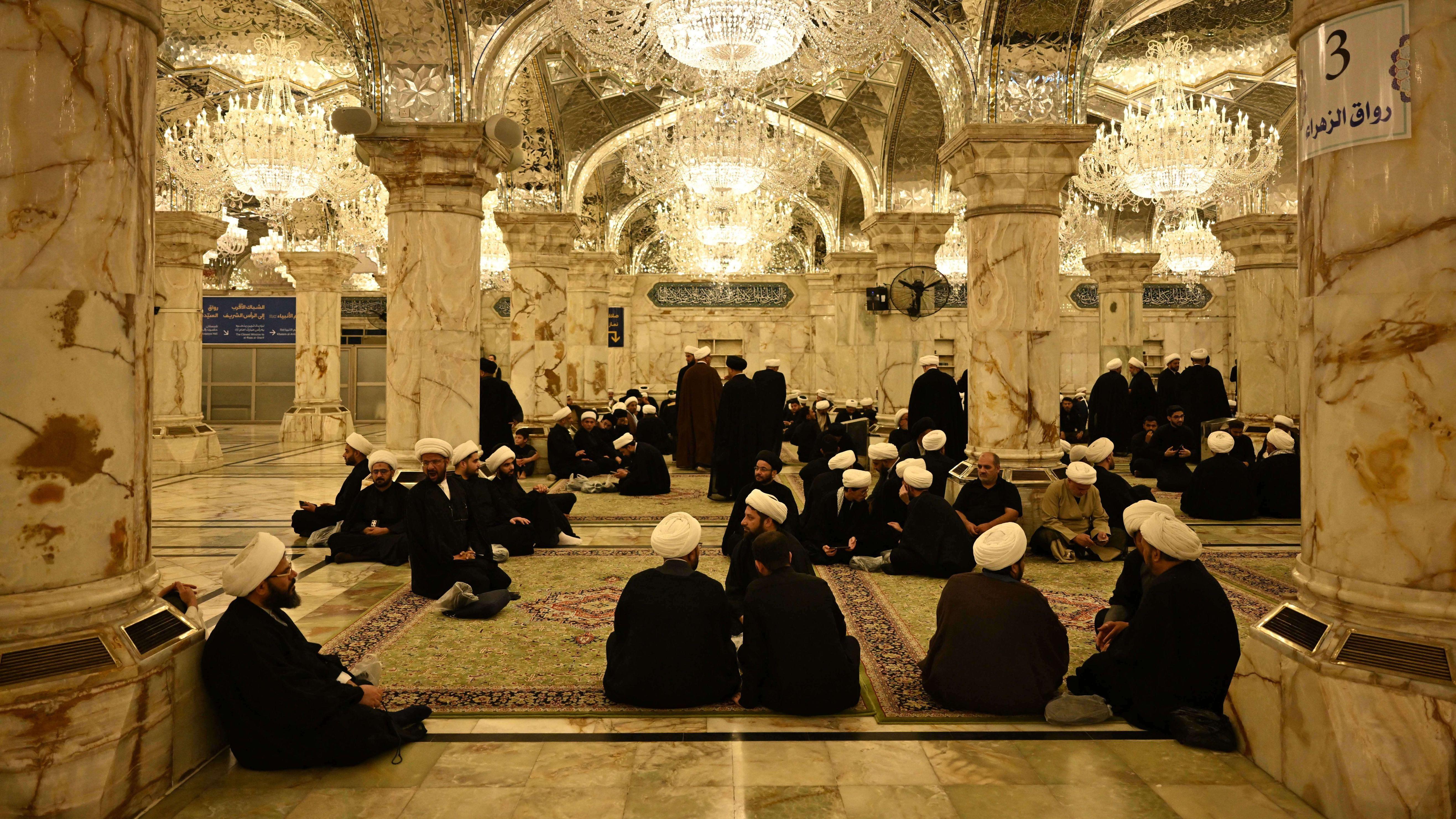 شيعة العراق بين عهد صدام وموكب خامنئي
