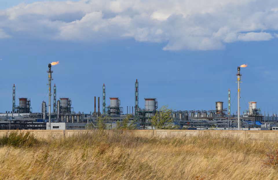 محطة معالجة الغاز التابعة لشركة غازبروم في منطقة أورينبورغ في روسيا في 2023