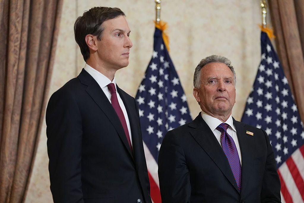 Jared Kushner, a la izquierda, y Steve Witkoff.