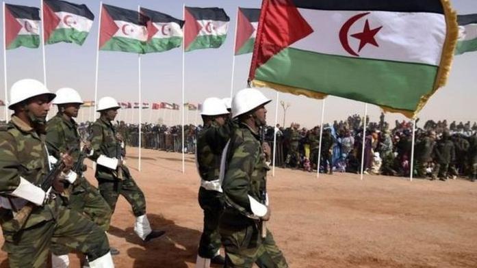 مجلس الأمن يصوت على دعم خطة الحكم الذاتي المغربية للصحراء الغربية، فما تاريخ النزاع فيها؟ 5 صورة أرشيفية لمسيرة نظمها جيش تحرير الشعب الصحراوي في الجزائر احتفالا بالذكرى الأربعين لقيام الجمهورية الصحراوية