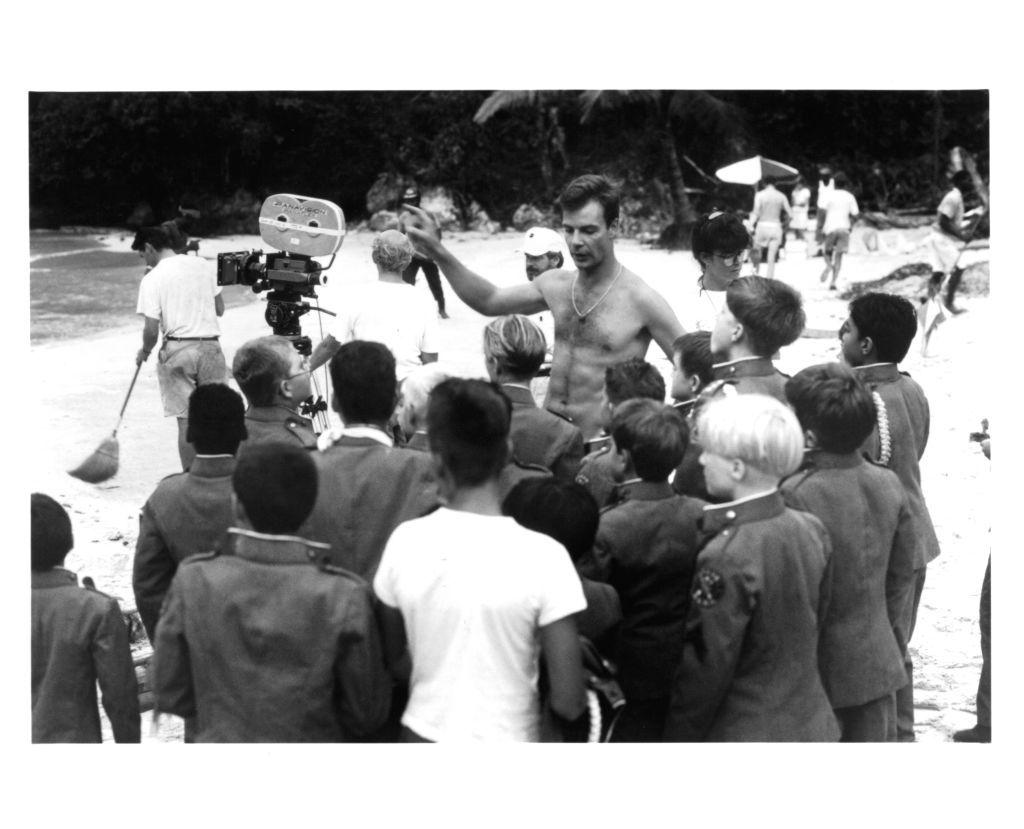 El director Harry Hook en el set de la película de 1990