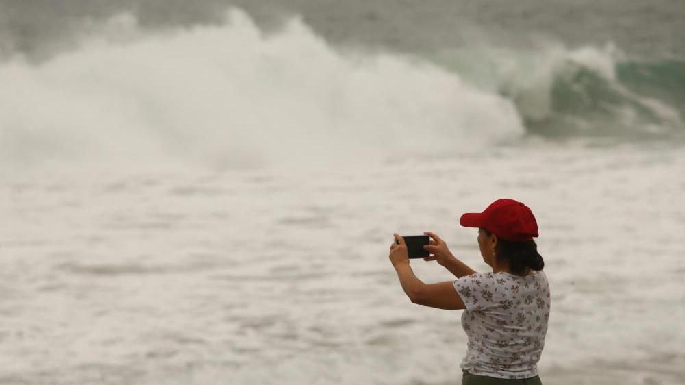 Hurricane Erick extremely dangerous as it nears Mexico