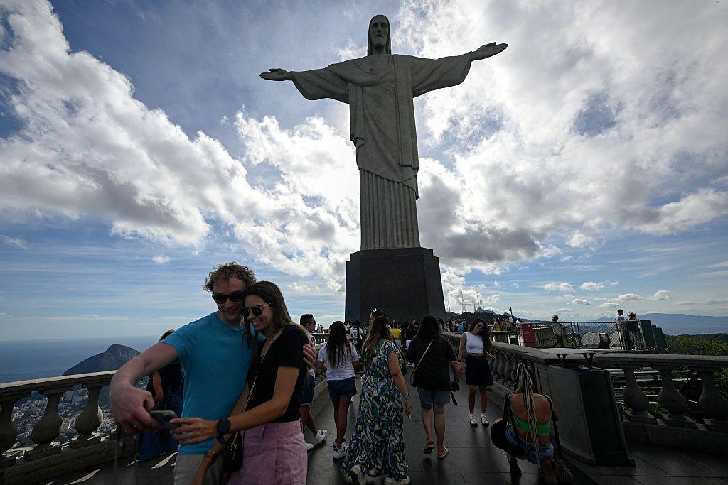 Turistas no Cristo Redentor no Rio