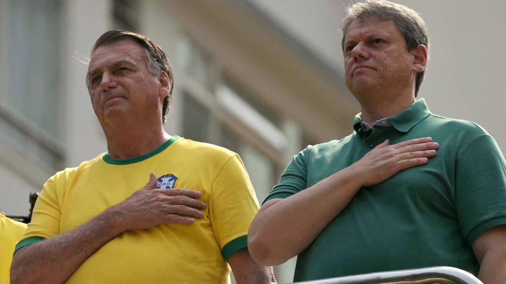Tarcísio de Freitas e Jair Bolsonaro em manifestação