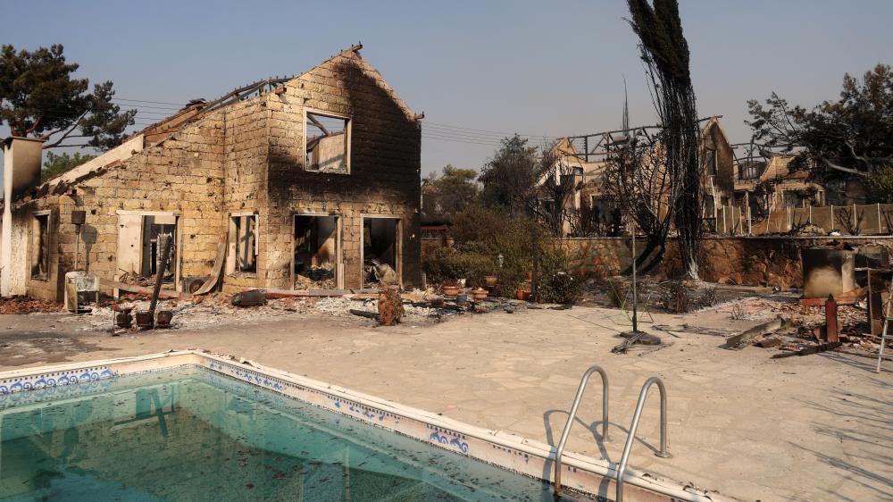 Two die in car during Cyprus wildfire as 44C heat expected