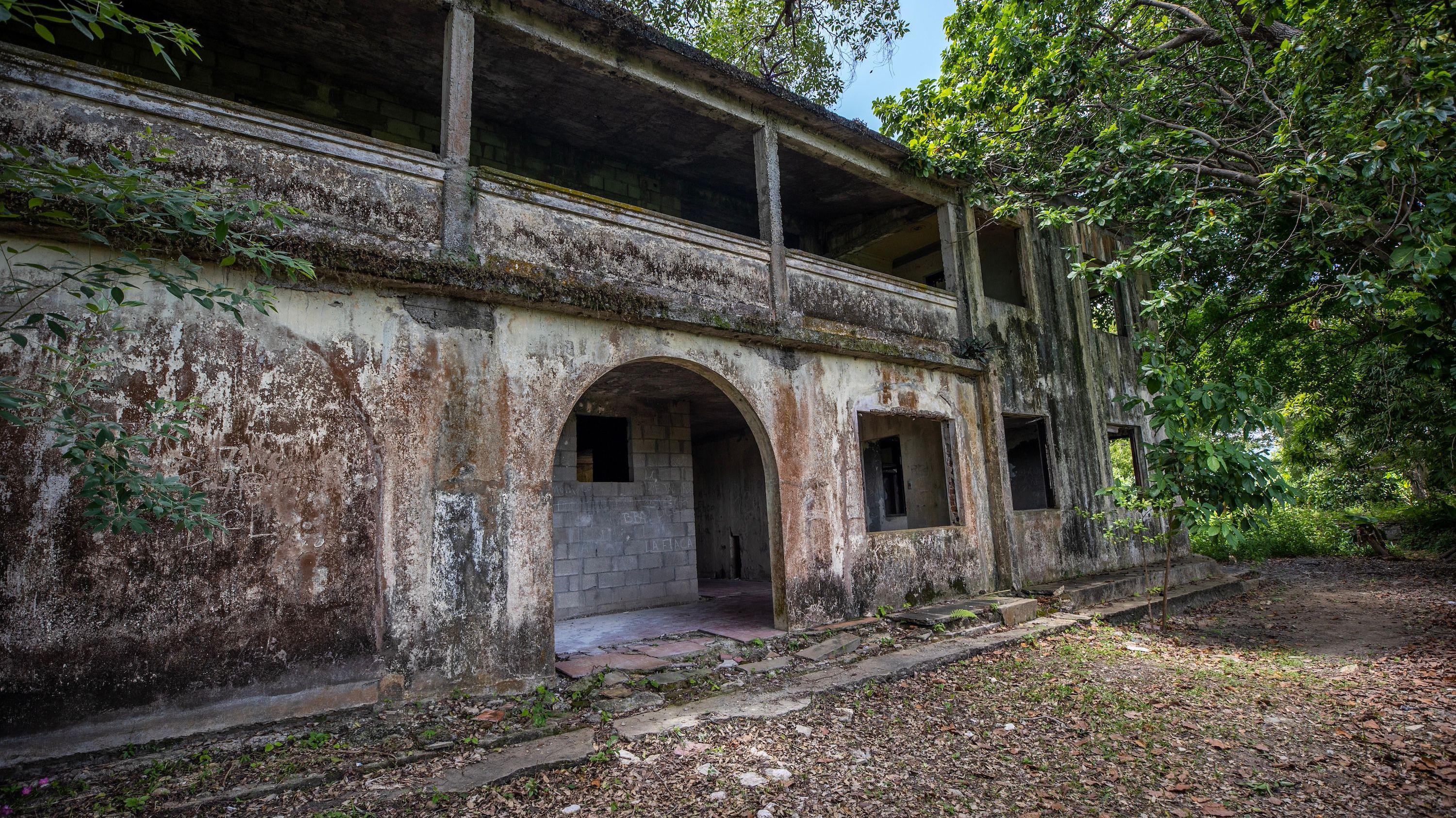 Casa de Caoba en una zona montañosa de la Provincia de San Cristóbal. 