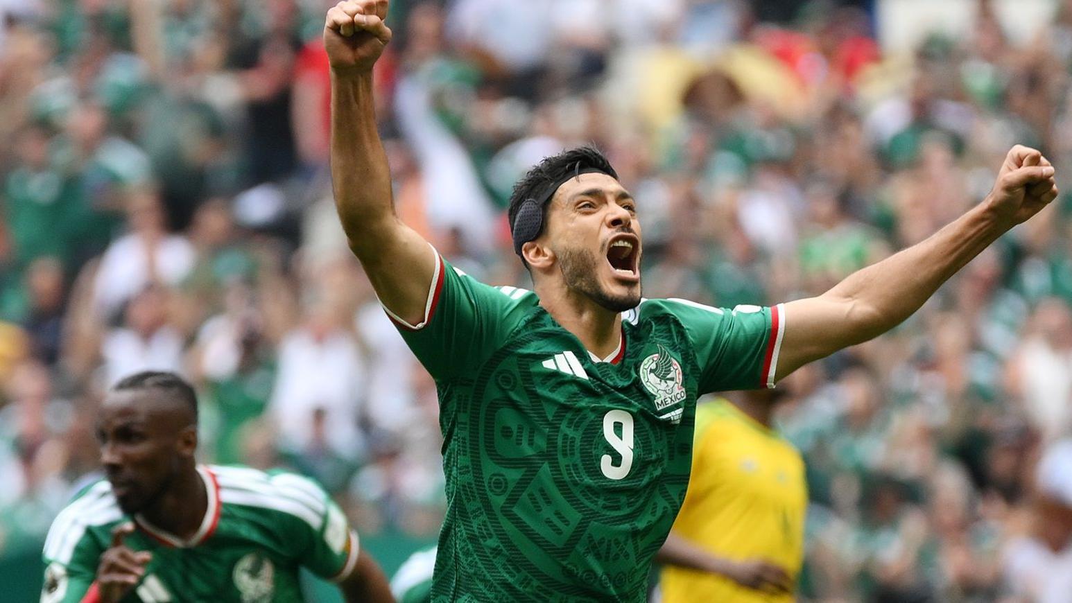 Co-hosts Mexico lead 10-men South Africa in World Cup opener