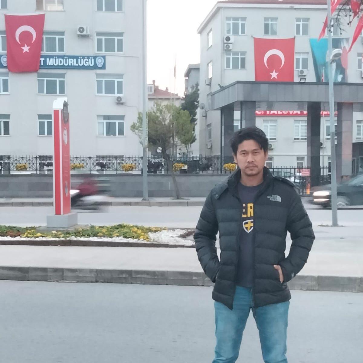 Wawan Gunawan, paman dari Fiki Mutakim sudah menjadi pelaut di kapal tanker hampir dua dekade.