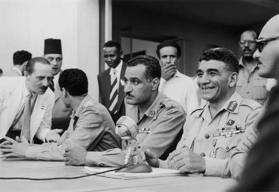 في مصر، هل أطاحت المخابرات المركزية بالملك فاروق في يوليو 1952؟ 4 التقى عبد الناصر بضباط المخابرات المركزية الأمريكية في منزله