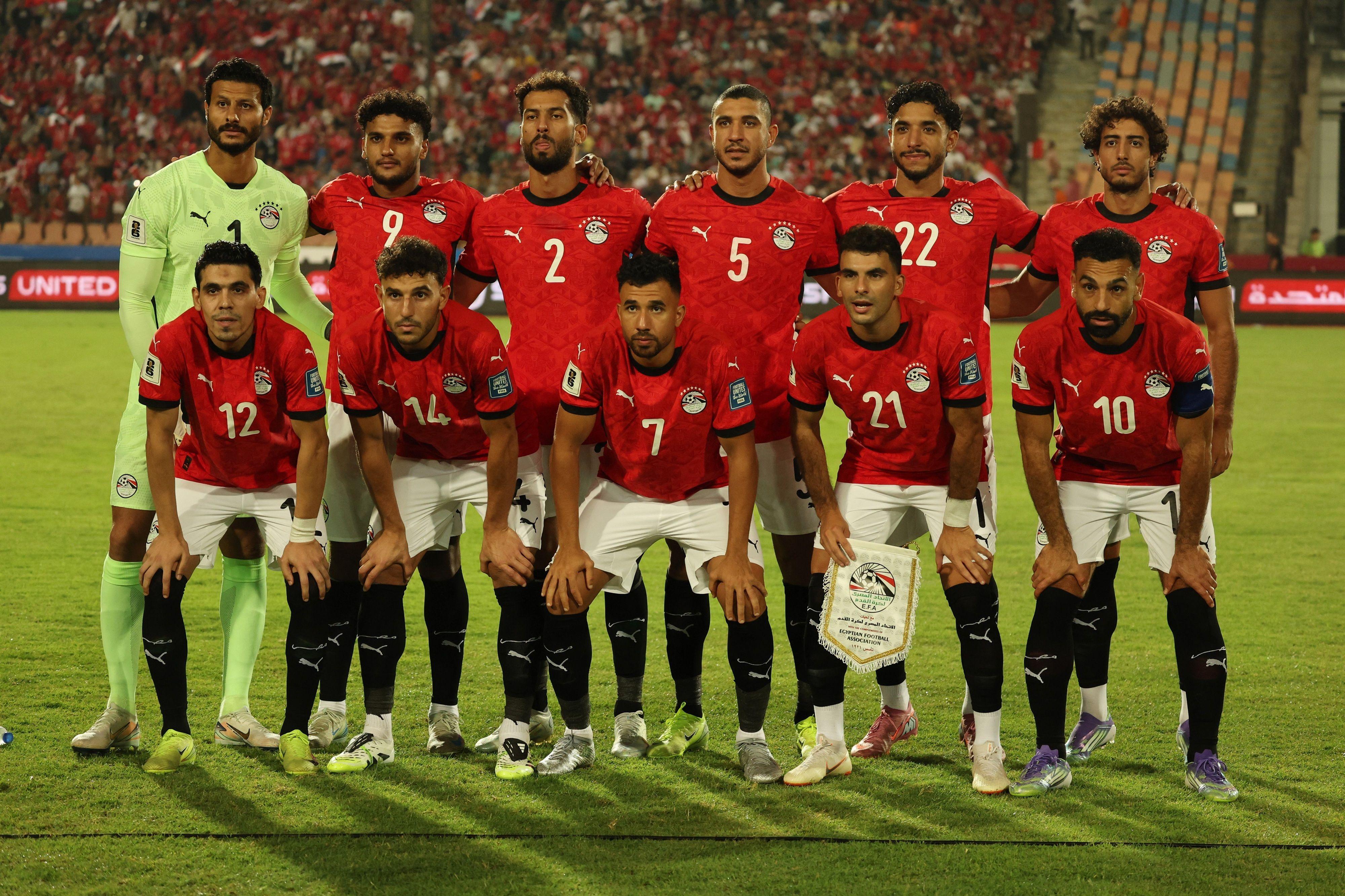 لاعبو المنتخب المصري قبل مباراة مع إثيوبيا على ملعب القاهرة الدولي في 5 سبتمبر/أيلول 2025