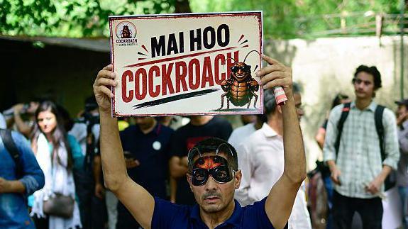 कॉकरोच जनता पार्टी प्रदर्शन