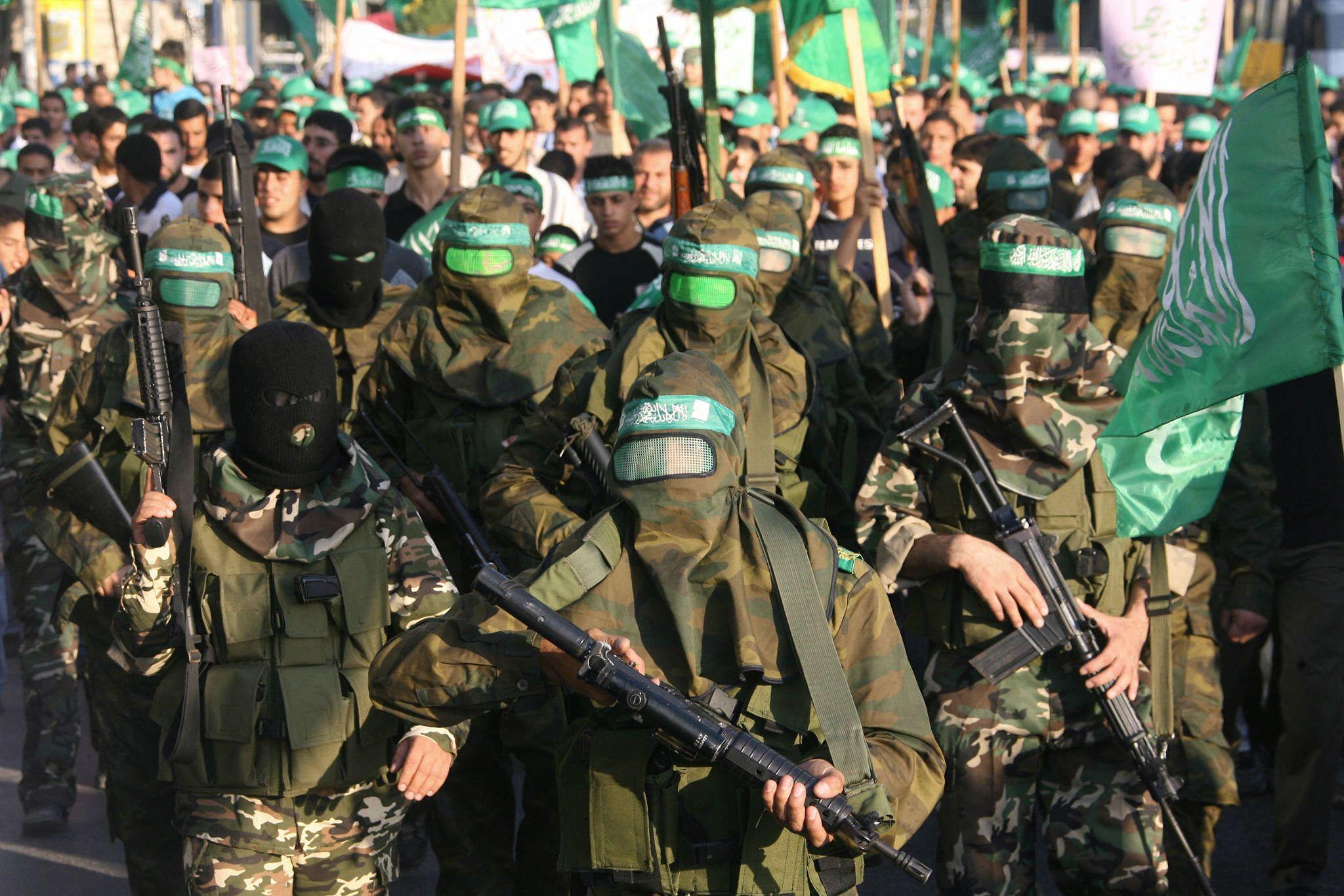 Naoružani palestinski militanti učestvuju u skupu podrške vladajućem pokretu Hamas u gradu Nablusu na Zapadnoj obali 2006. godine