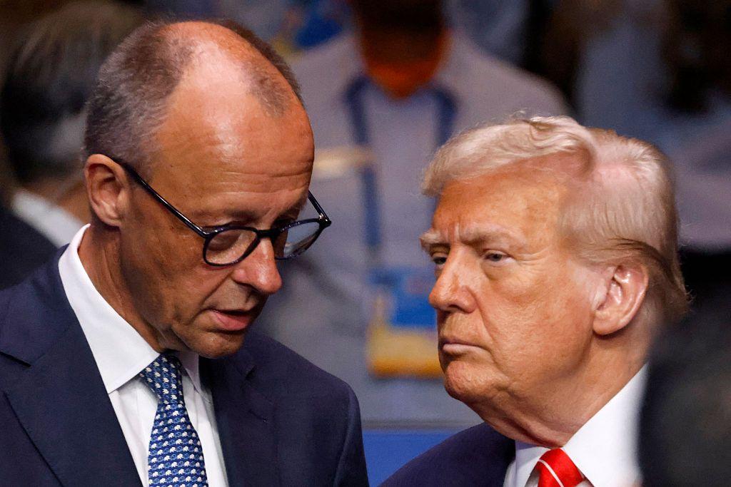 El canciller alemán, Friedrich Merz (izq.) con Donald Trump