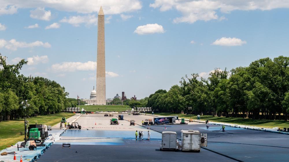 Workers paint Lincoln Memorial Reflecting Pool blue