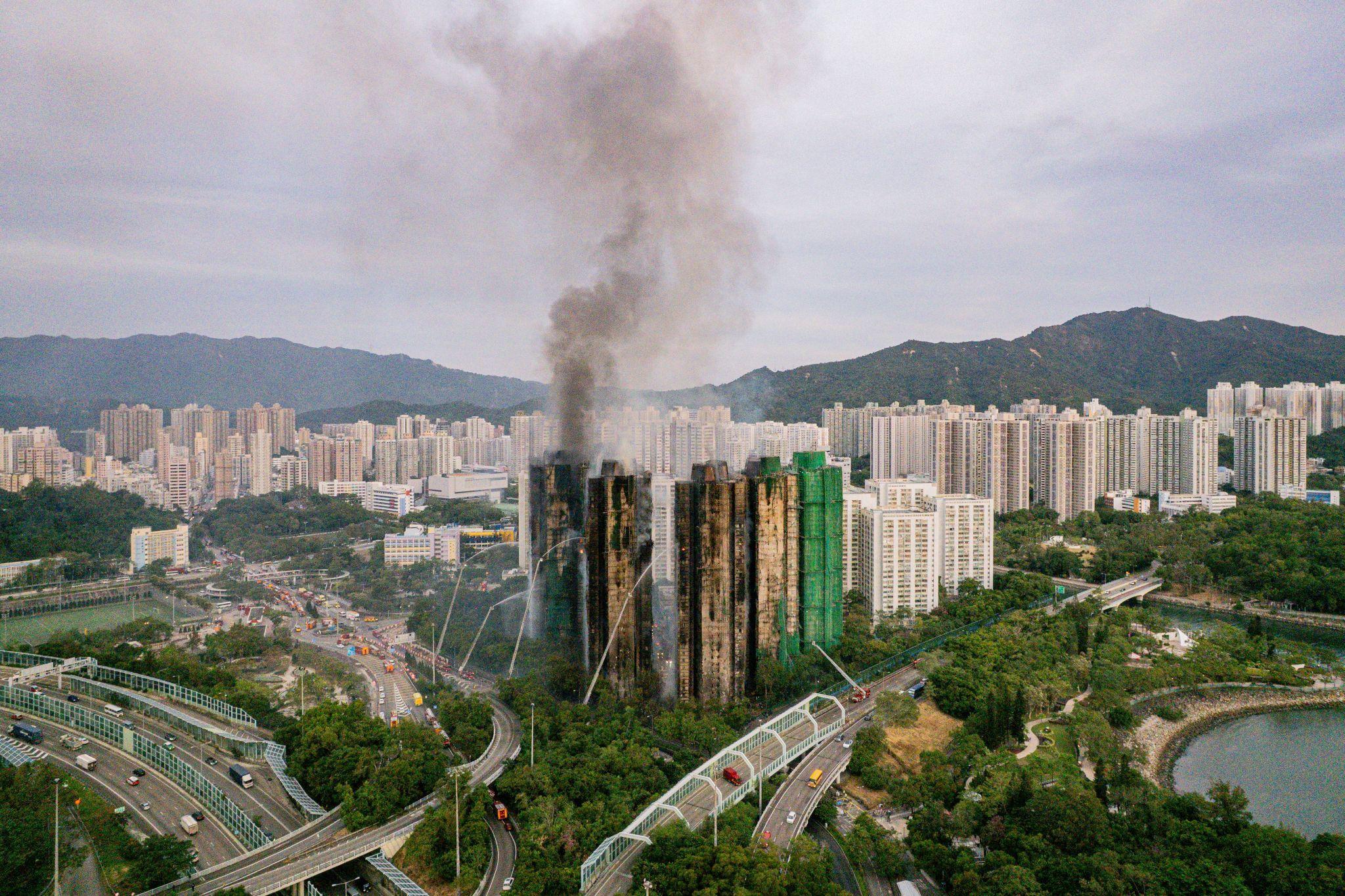 香港大埔屋苑宏福苑五級火警，消防搜救工作仍在繼續