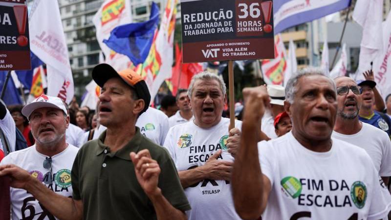 Manifesta&ccedil;&atilde;o de trabalhadores a favor do fim da escala 6x1