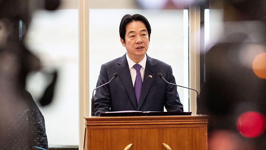 El presidente de Taiwán, Lai Ching-te, habla durante una conferencia de prensa en el Aeropuerto Internacional de Taoyuan, en Taoyuan