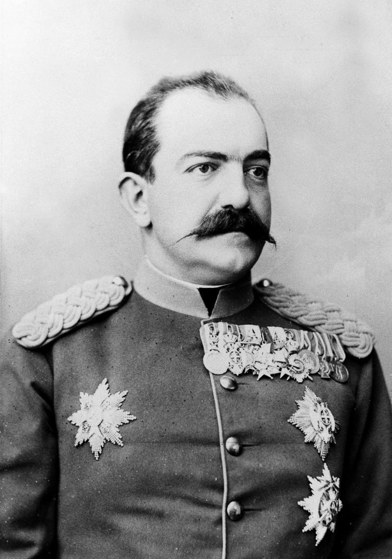 Crno bela fotografija Milana Obrenovića sa brkovima u vojničkoj uniformi