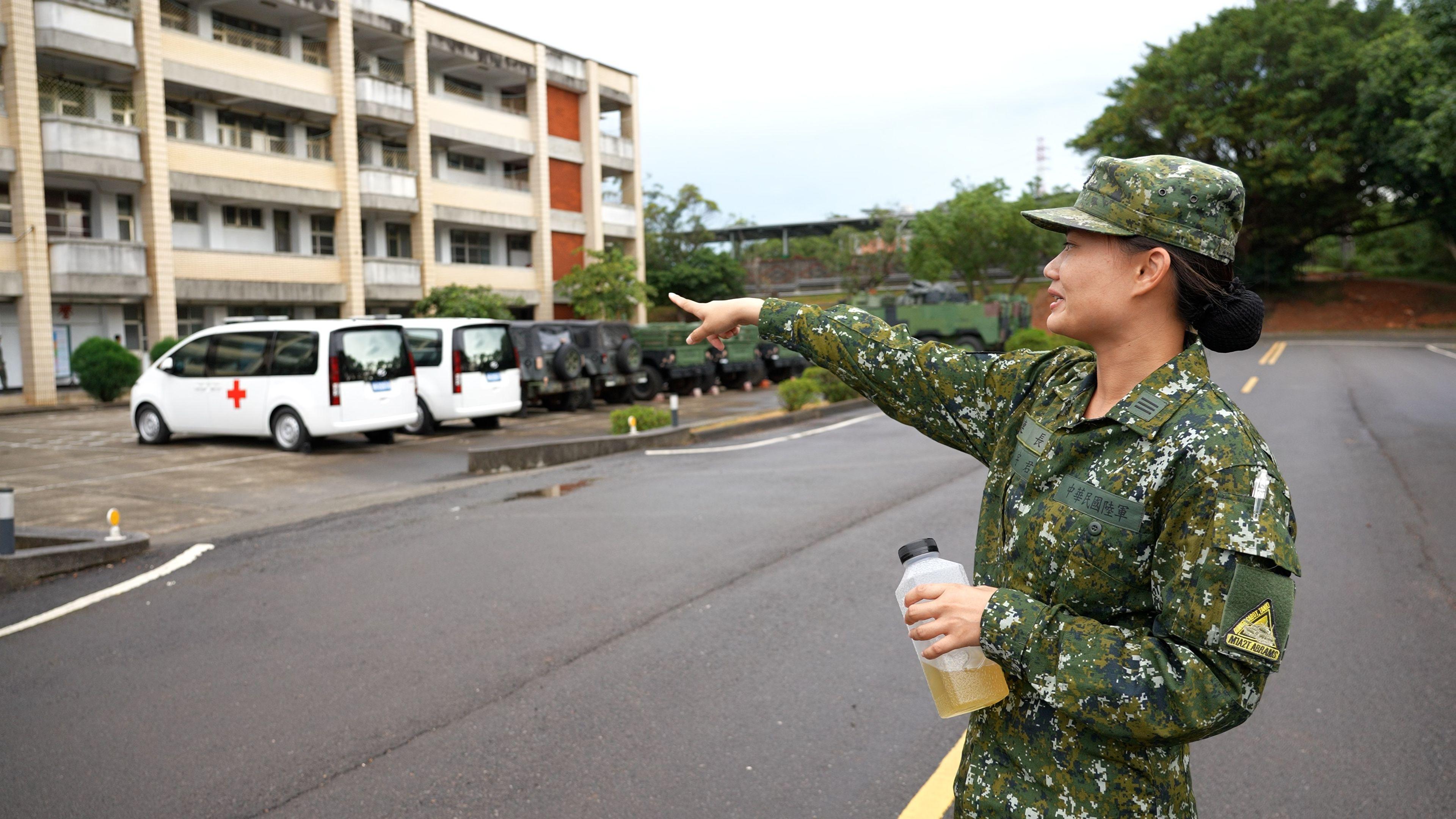 鄭宇君在陸軍營區內接受BBC中文專訪。