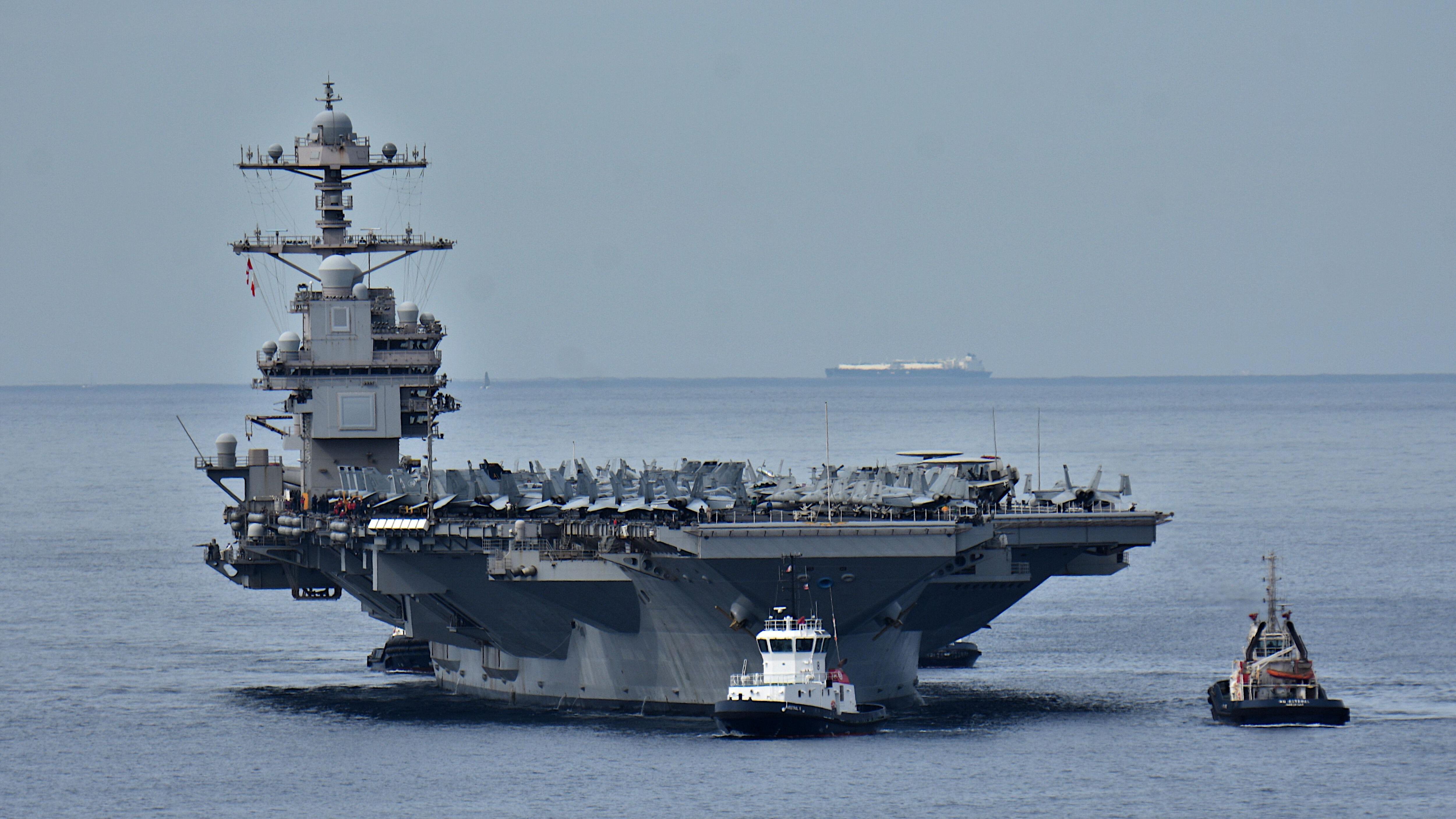 El portaaviones USS Gerald Ford y sus aviones en la cubierta.