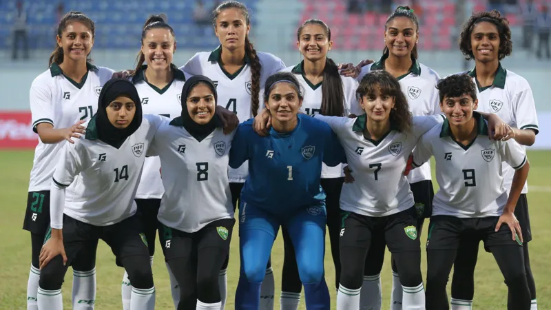 فٹ بالر خواتین ٹیم