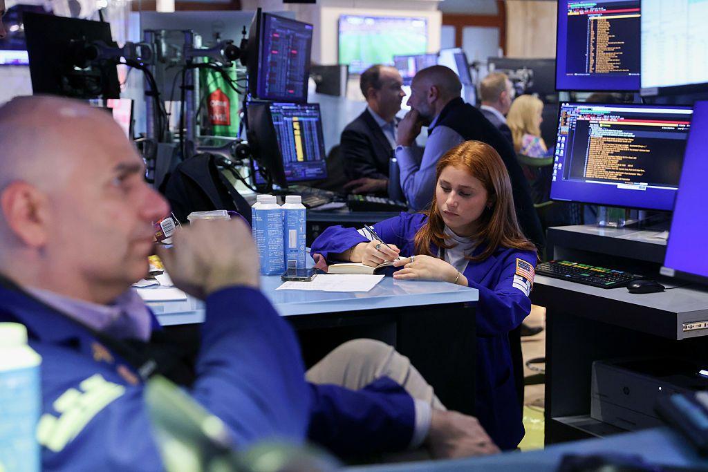 Tech stocks tumble on concerns over AI spending