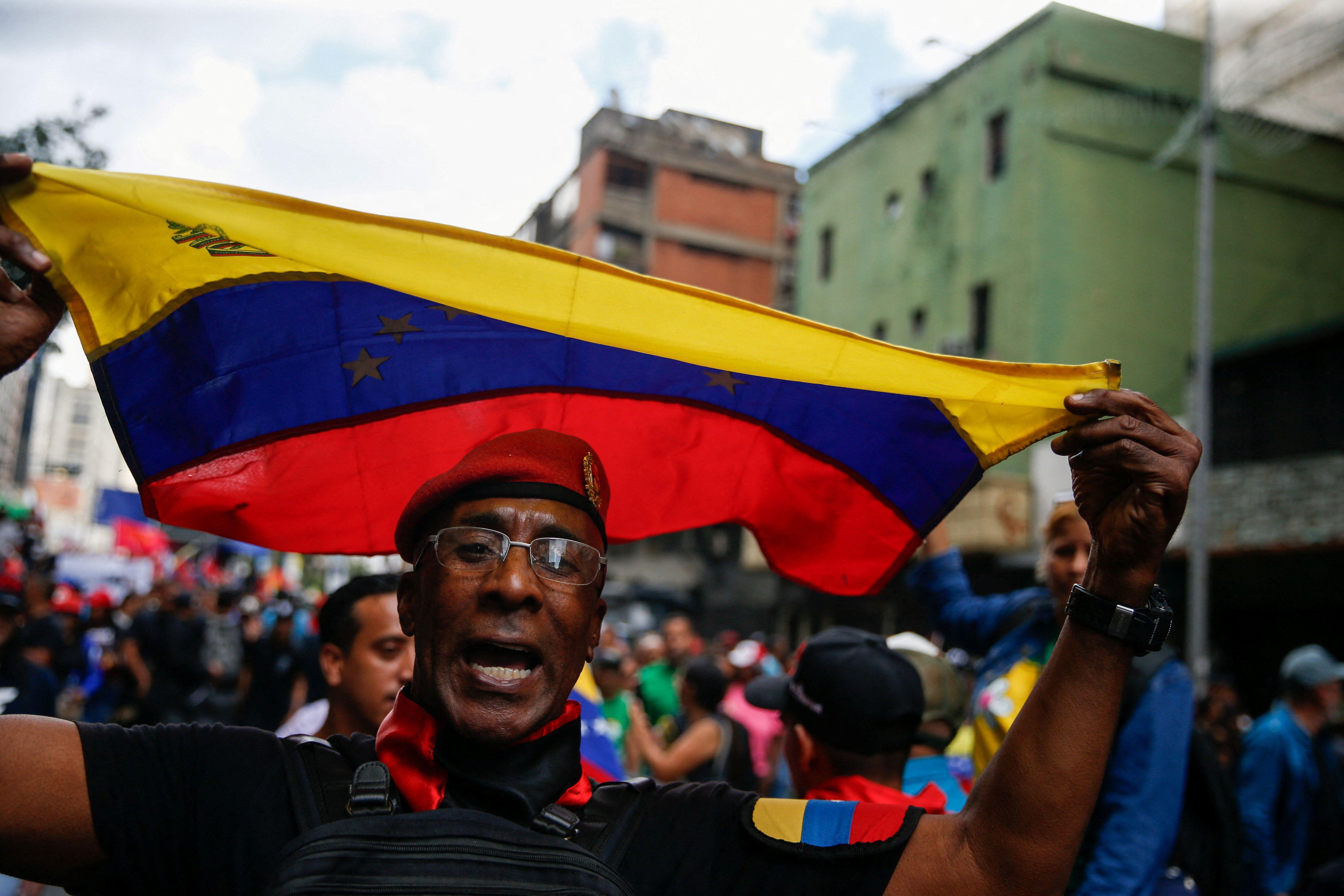 Kad te tetka Radmila probudi i javi ti za Madura: Srbi iz Venecuele 4 Protest podrške Maduru u Karakasu