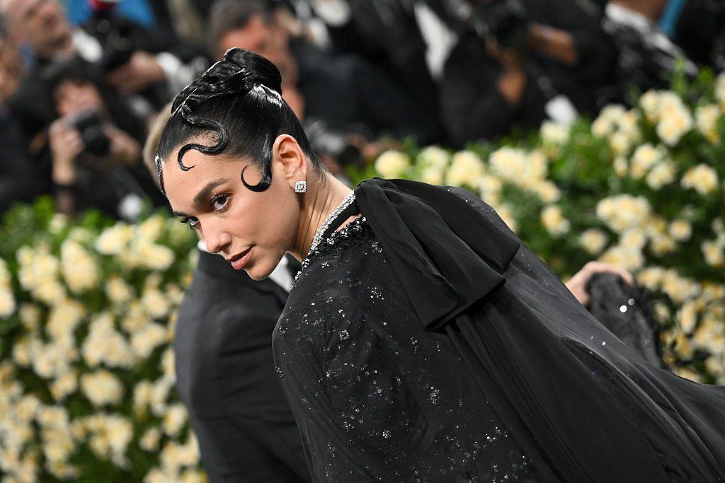 Dua Lipa en la Met Gala 2025