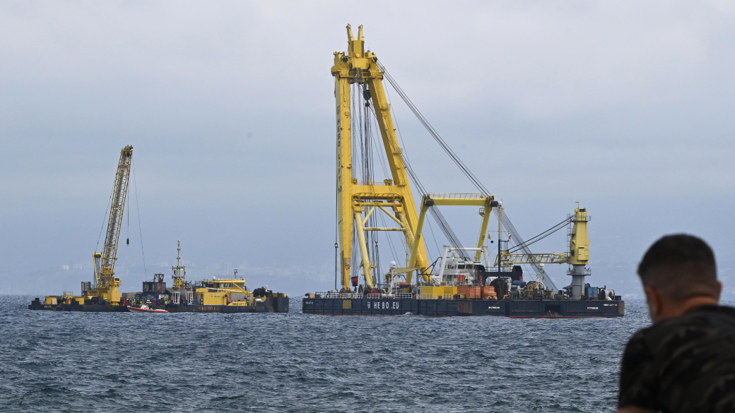 Diver dies working on tycoons sunken superyacht