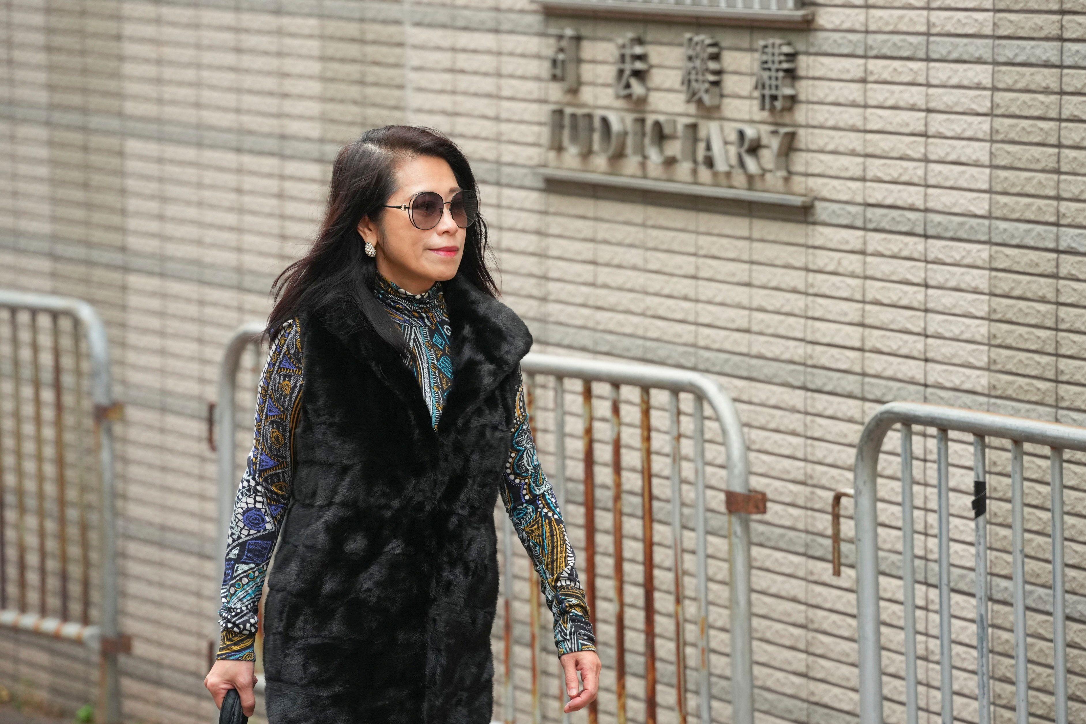 2026年1月12日，在香港，黎智英的妻子李韻琴抵達西九龍裁判法院大樓。