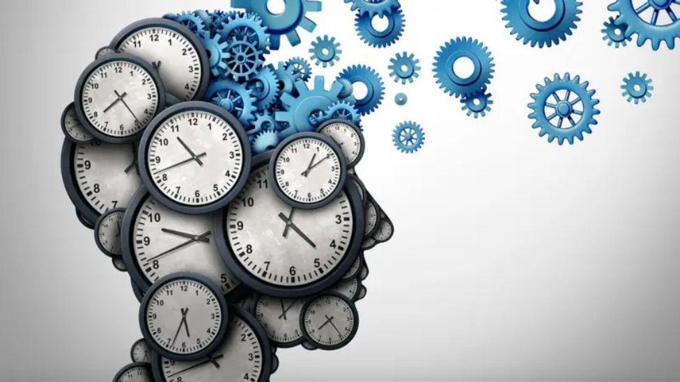 Ilustración de una cabeza con relojes y engranajes sobresaliendo