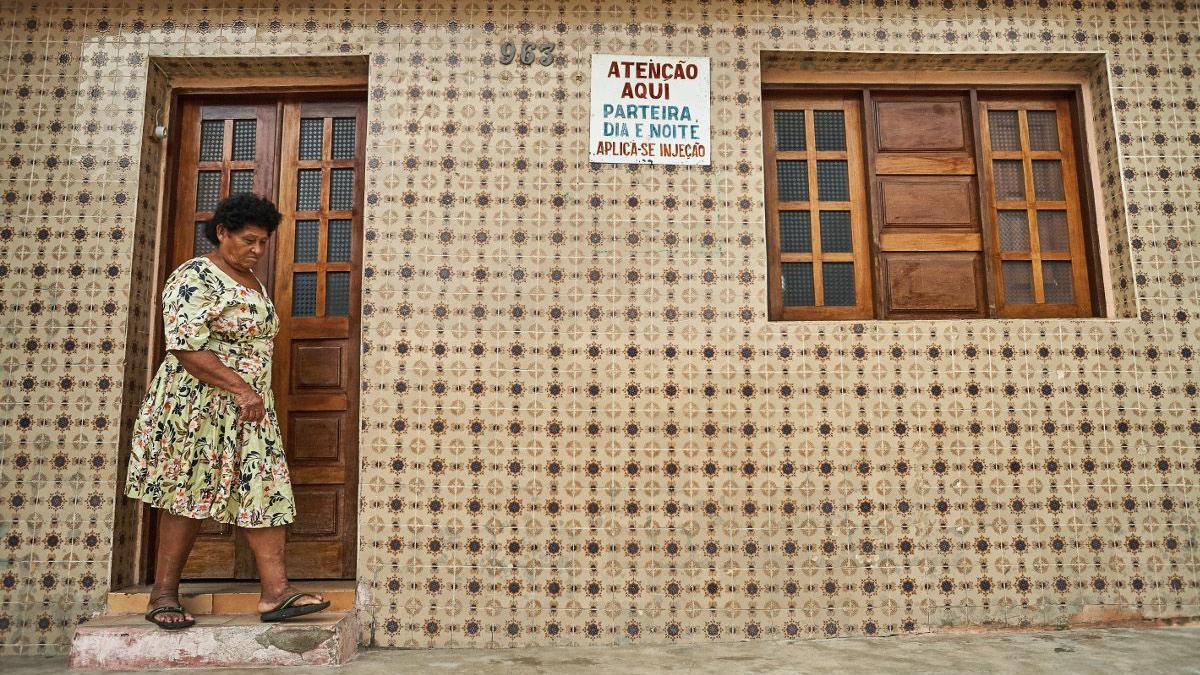 Casa com sinal de parteira na fachada
