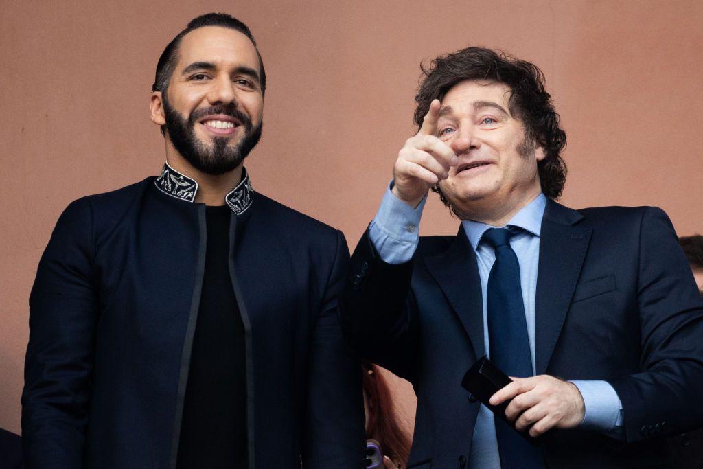 Nayib Bukele y Javier Milei en uno de los balcones de la Casa Rosada, en Buenos Aires en septiembre de 2024.