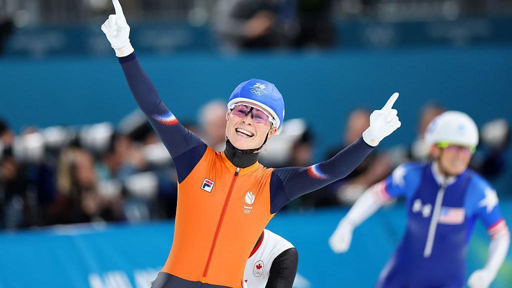 Winter Olympics: Speed skating mass-start finals - watch & follow