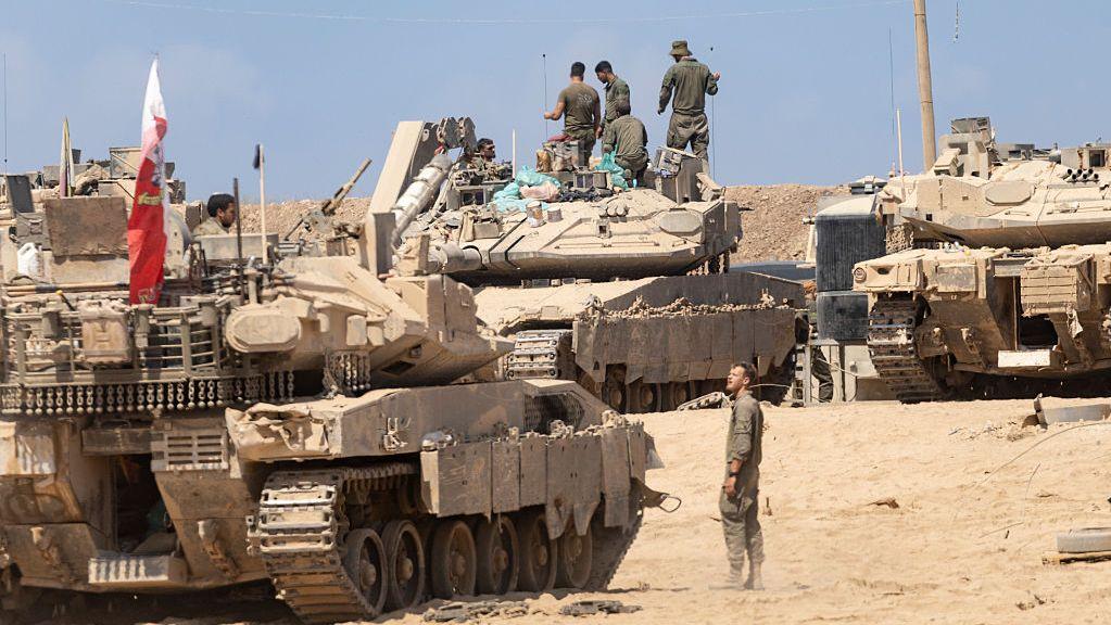 Israeli tanks push into major Gaza City residential area