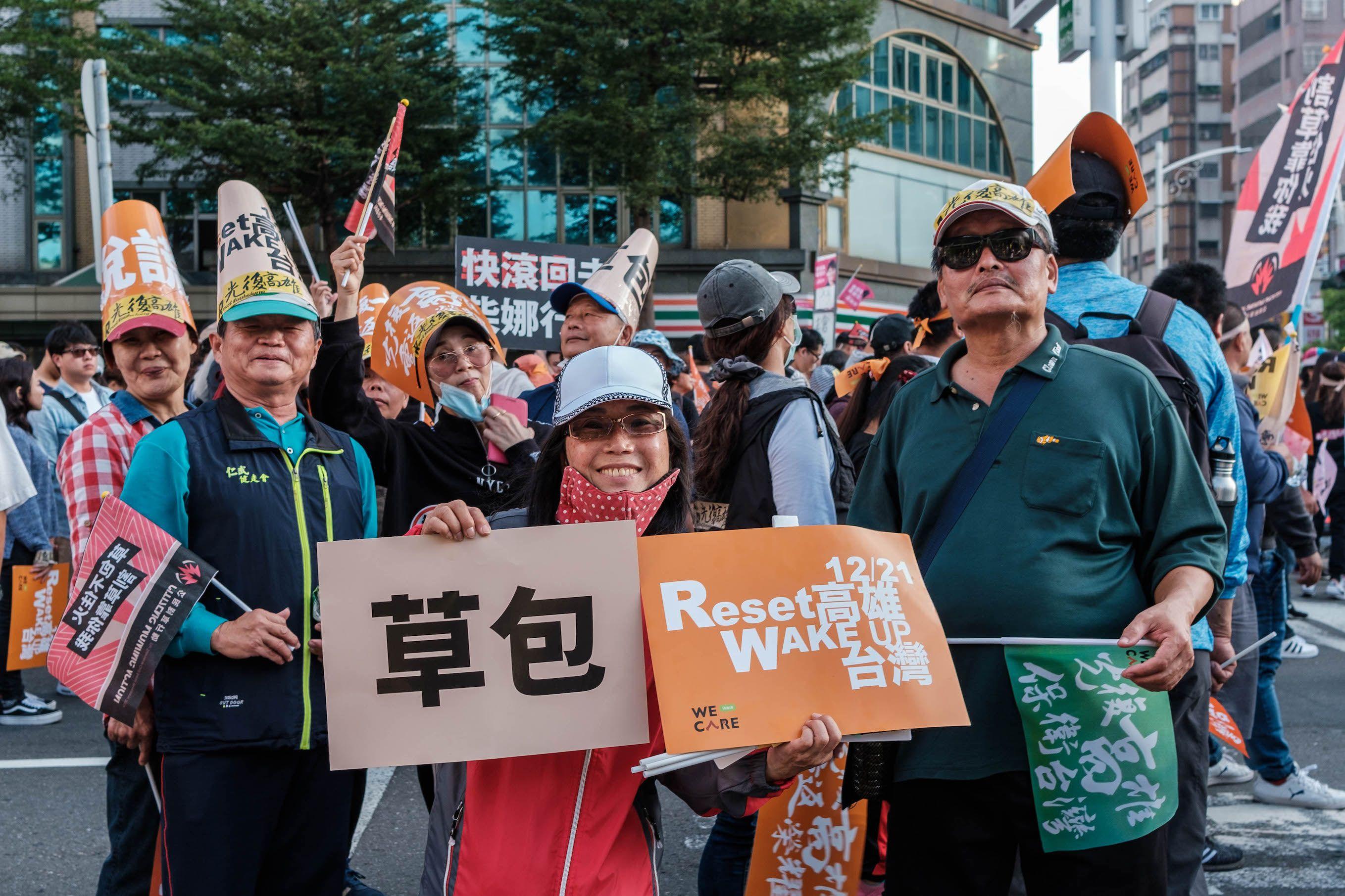 圖為2019年12月，高雄市民上街要求罷免時任高雄市長韓國瑜