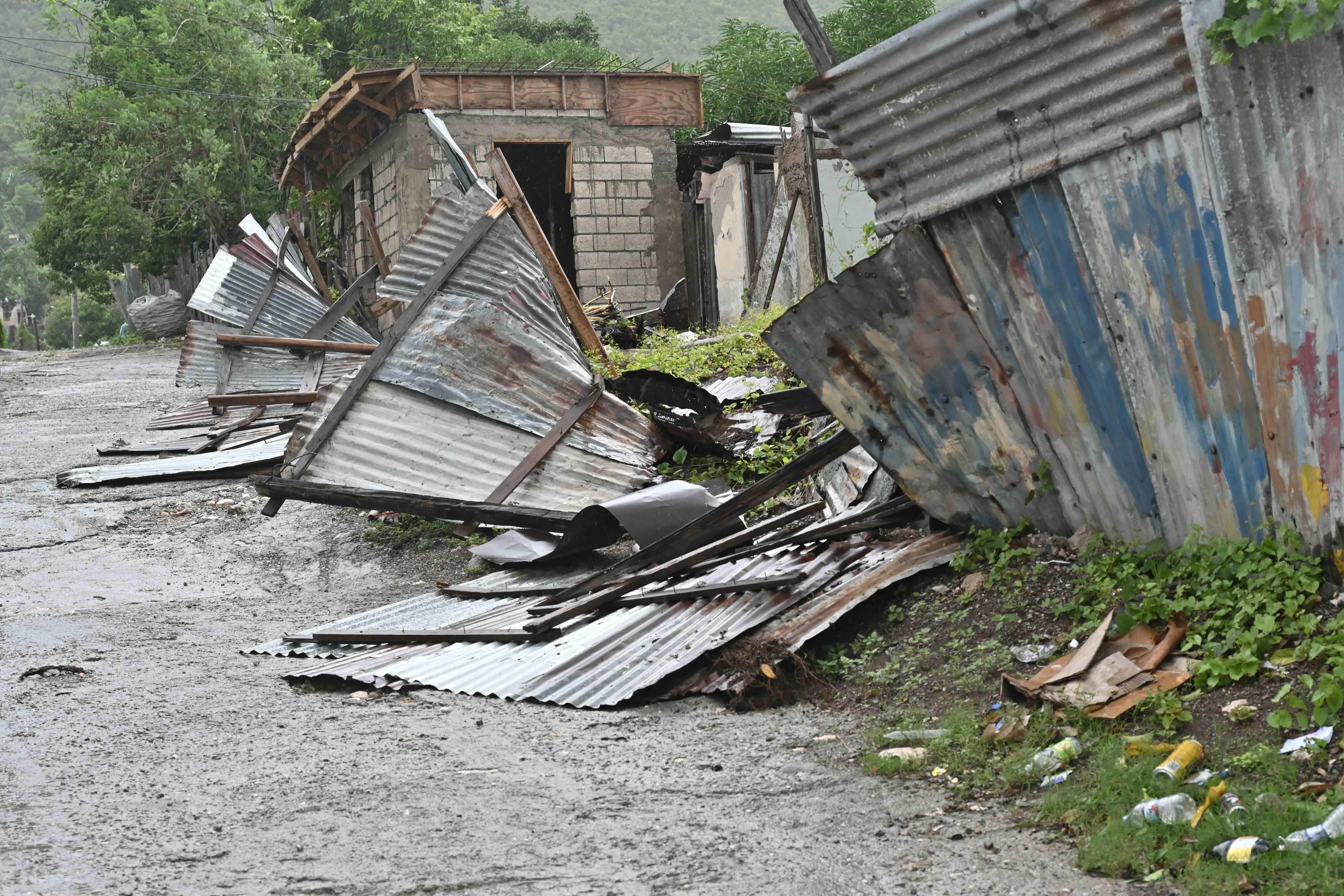 Una casa afectada por los vientos de Melissa en Kingston