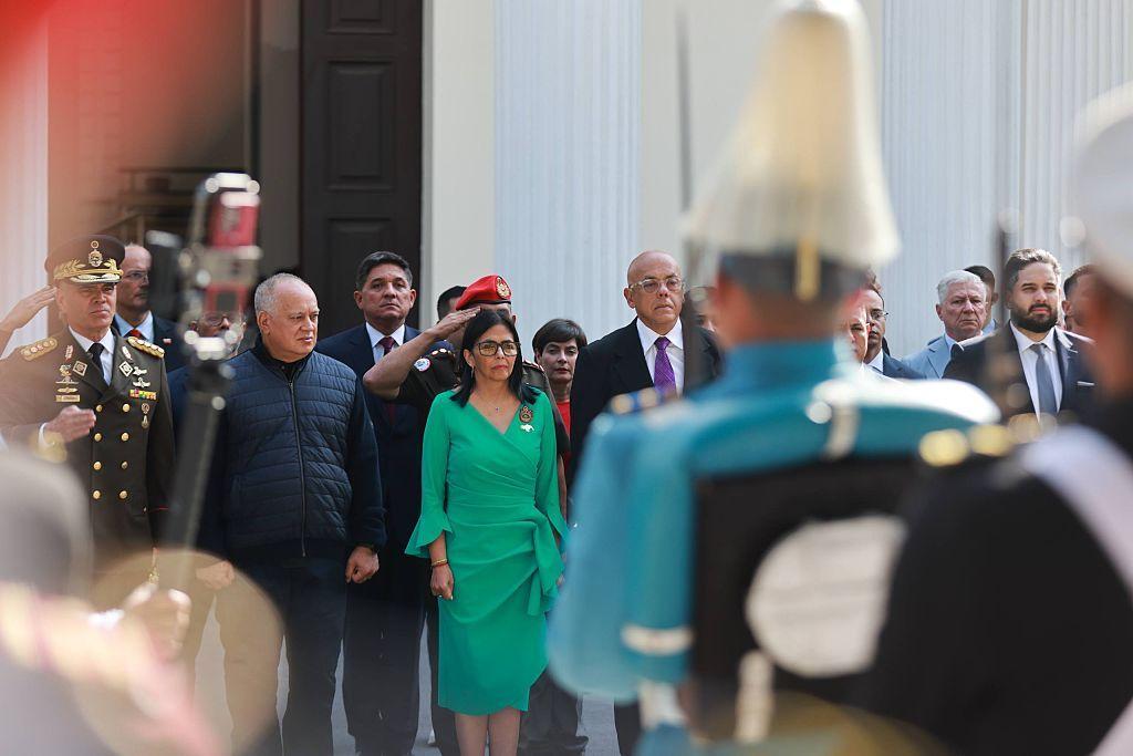 La presidenta encargada de Venezuela, Delcy Rodríguez, junto al ministro del Interior, Diosdado Cabello, luego de la instalación del Parlamento el 5 de enero.