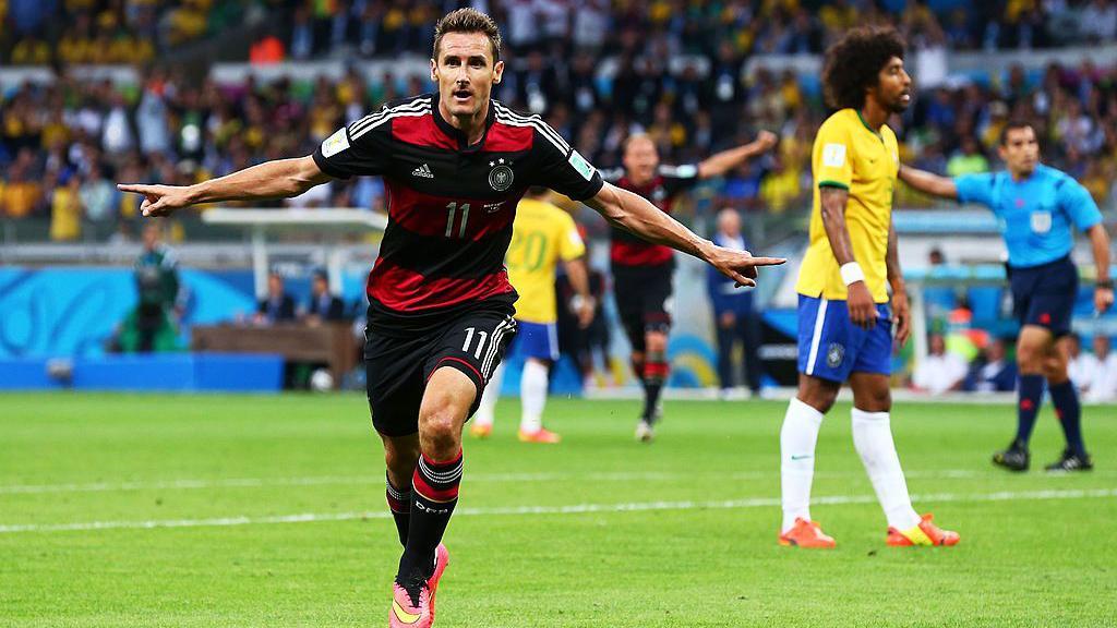 Miroslav Klose comemora o segundo gol da Alemanha na goleada de 7x1 contra o Brasil em Belo Horizonte, durante a Copa do Mundo de 2014