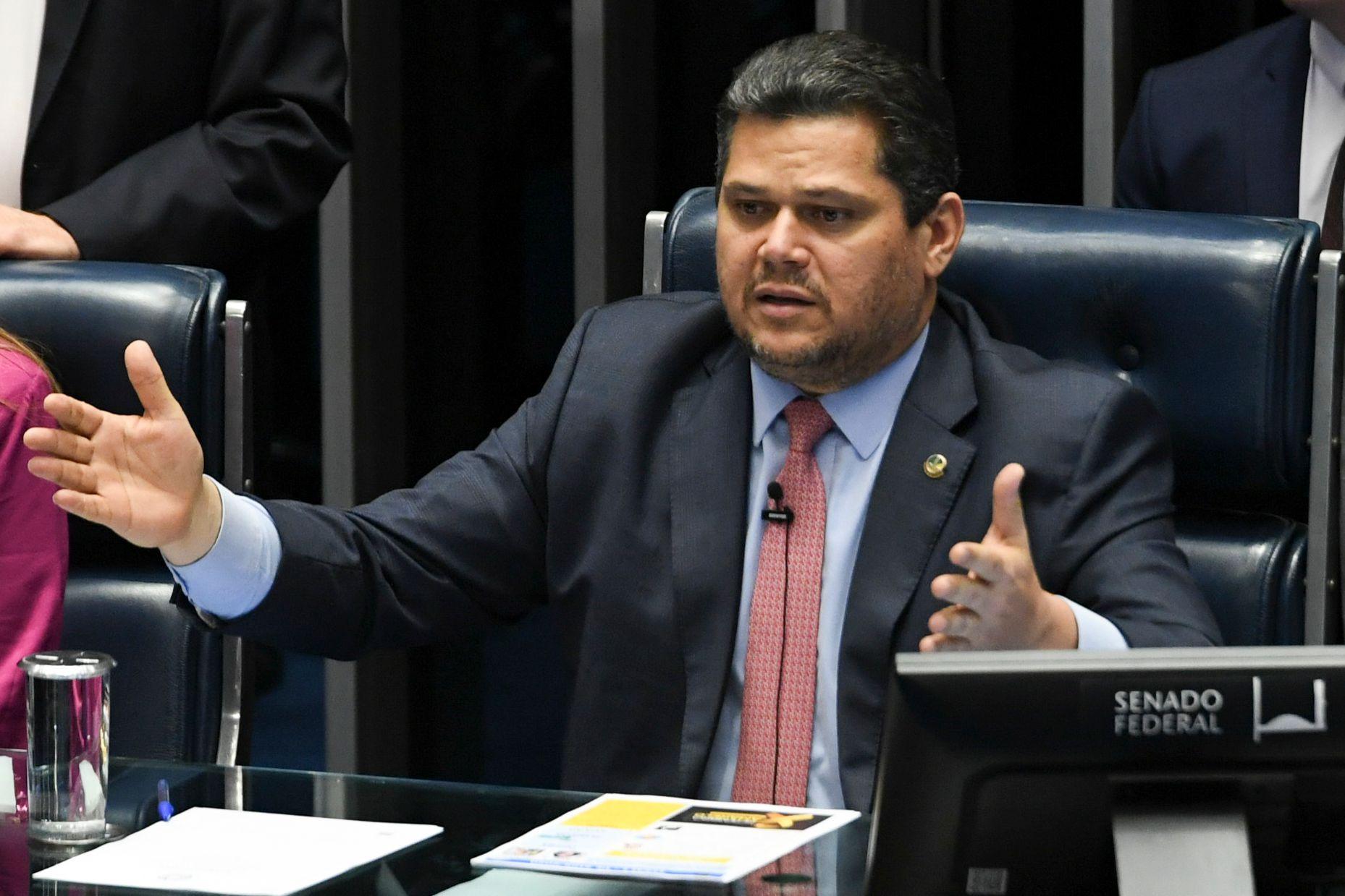 Alcolumbre, em sessão do Senado