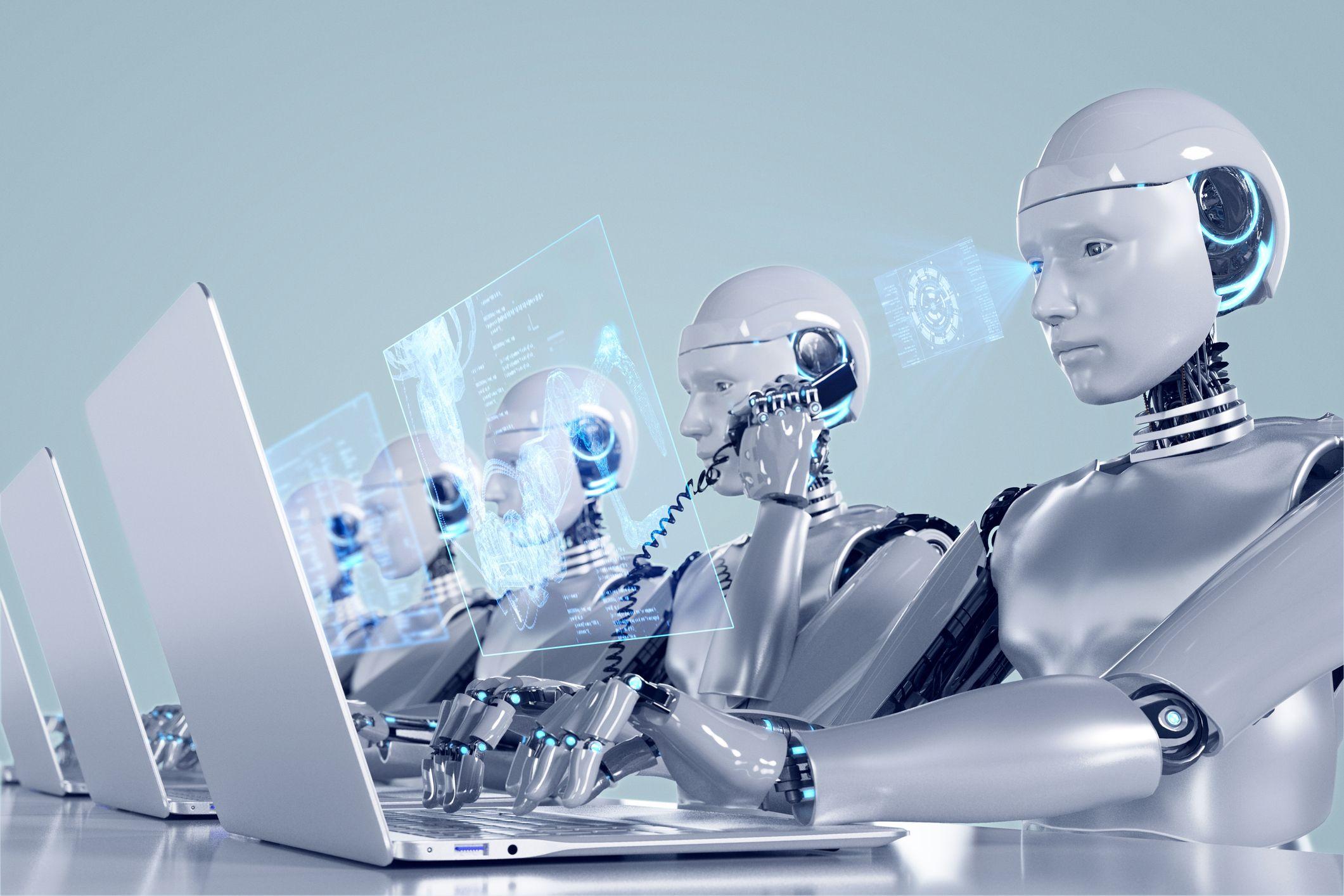 Imagen de robots frente a laptops.