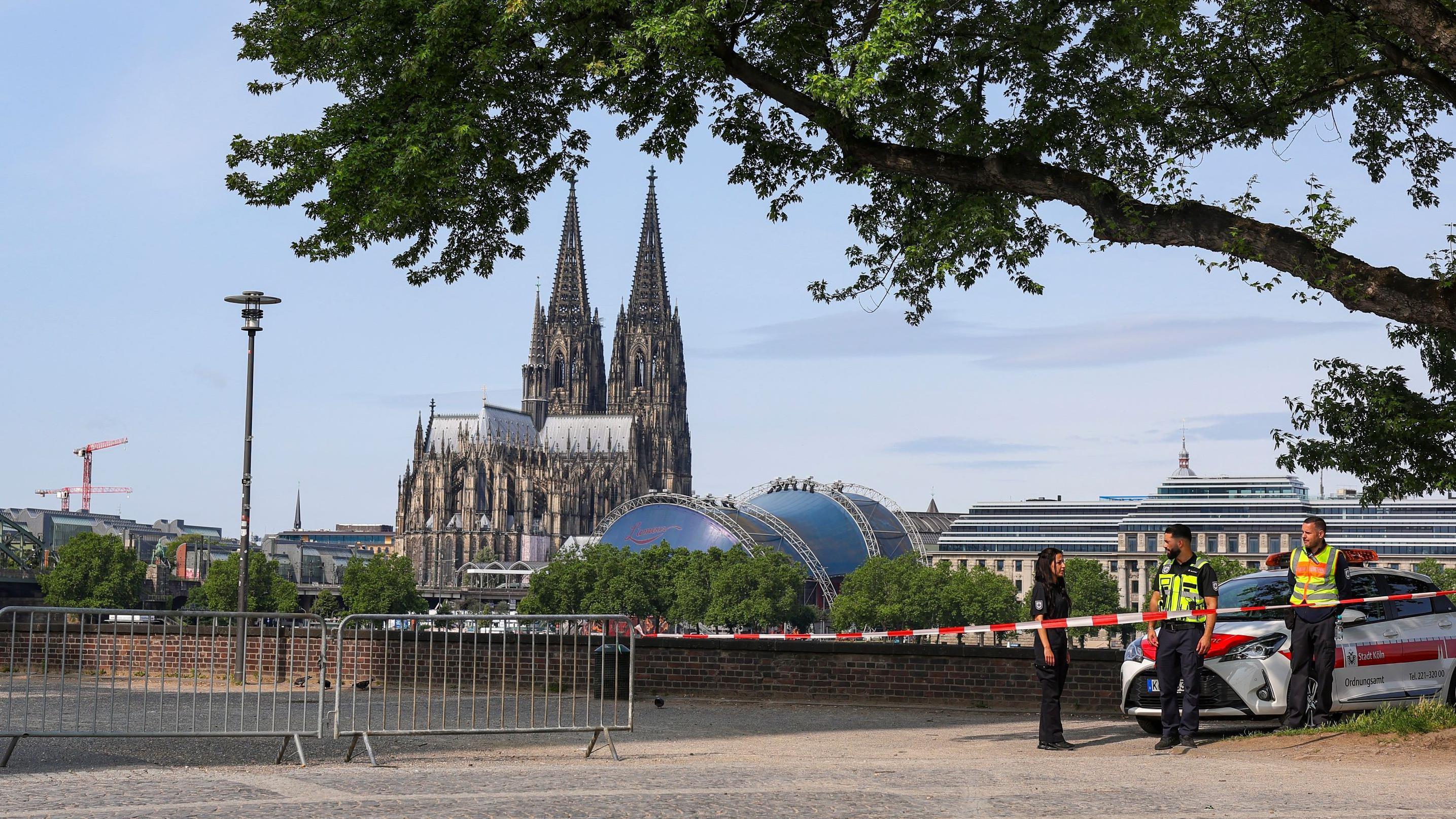 Cologne evacuates 20,000 so WW2 bombs can be defused