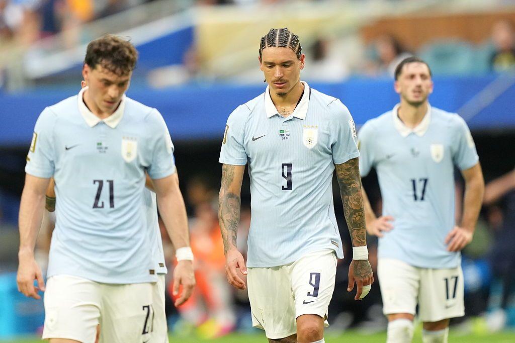 Darwin Núñez y Federico Viñas, de Uruguay, reaccionan tras encajar un gol durante el partido del Grupo H de la Primera Fase de la Copa Mundial de la FIFA 2026 entre Arabia Saudí y Uruguay en el Hard Rock Stadium (Miami Stadium) en Miami Gardens, Florida, Estados Unidos, el 15 de junio de 2026