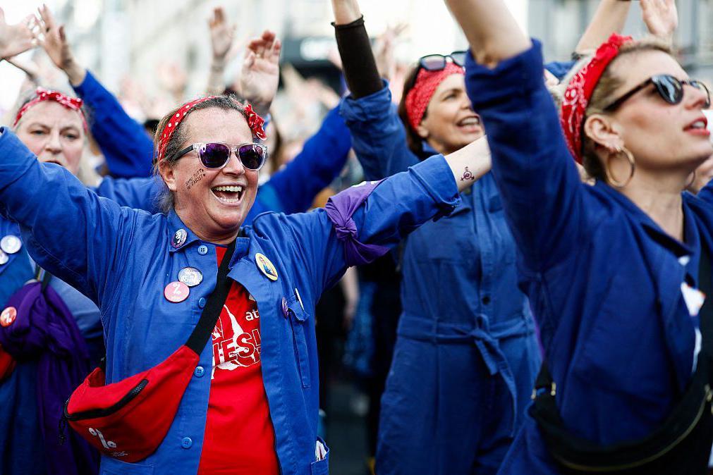 Mujeres francesas se manifiestan en un nuevo Día Internacional de la Mujer. 